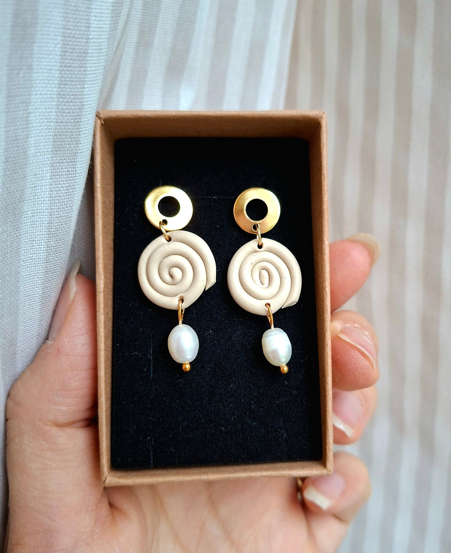 Elegance & twist korvakorut